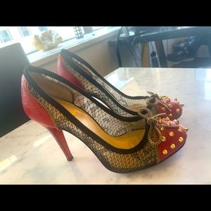 AVAILABLE 100% authentic Christian louboutin pump